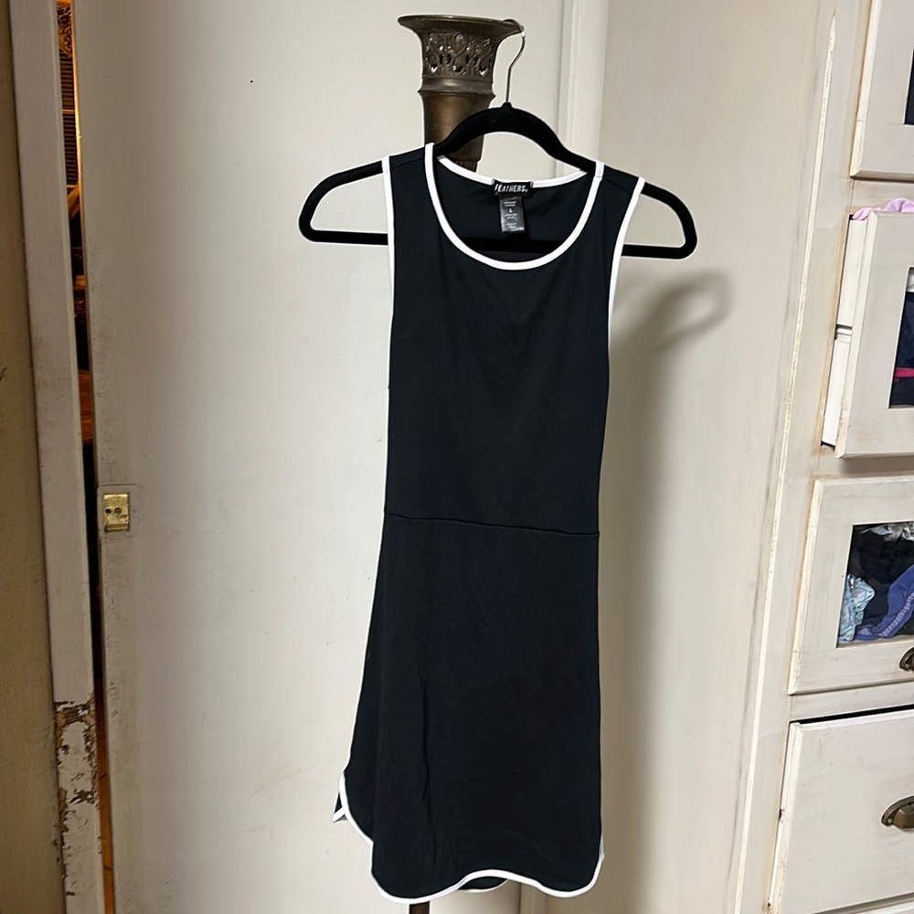 NWT SZ L Casual dress with cutout on back